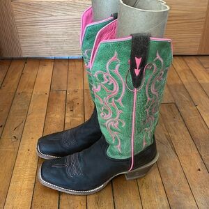Twisted X embroidered, 2 tone cowboy boots